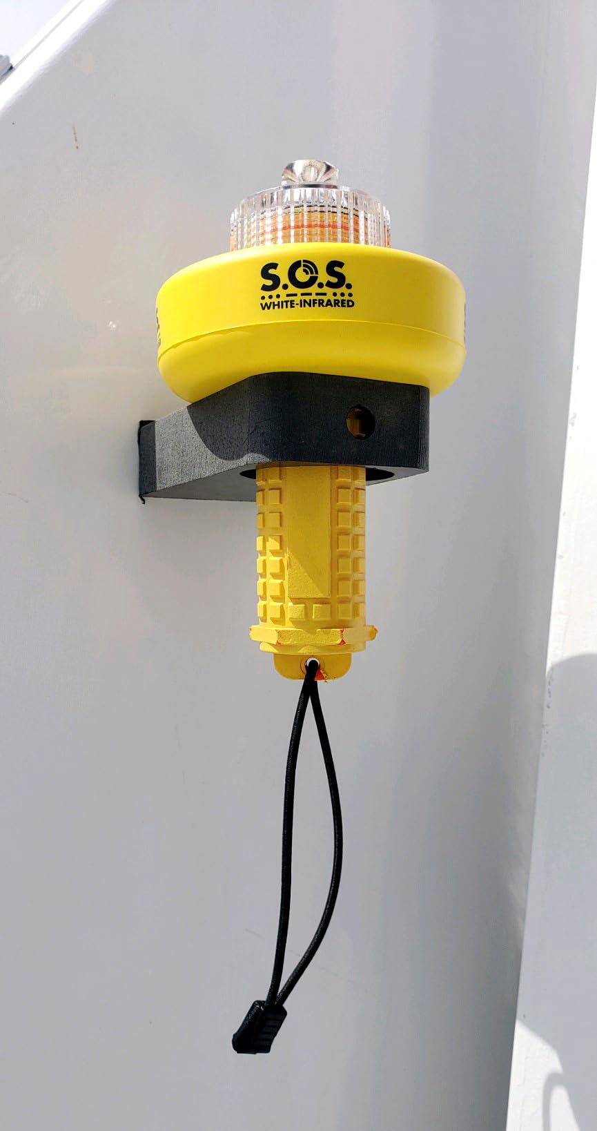 Sirius Signal C-1003 SOS LED Distress Signal - Electronic Flare Replacement, USCG Approved, Includes Daytime Flag & Whistle