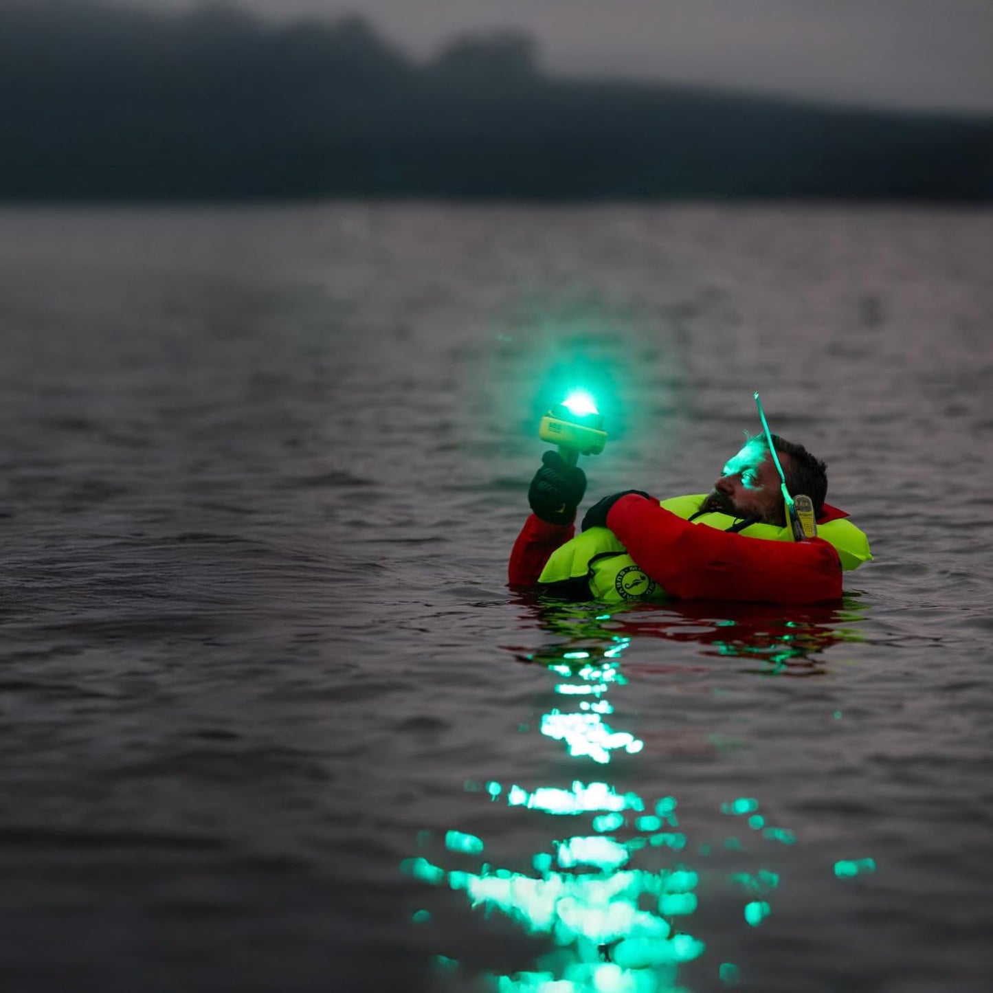 Sirius Signal C-1003 SOS LED Distress Signal - Electronic Flare Replacement, USCG Approved, Includes Daytime Flag & Whistle