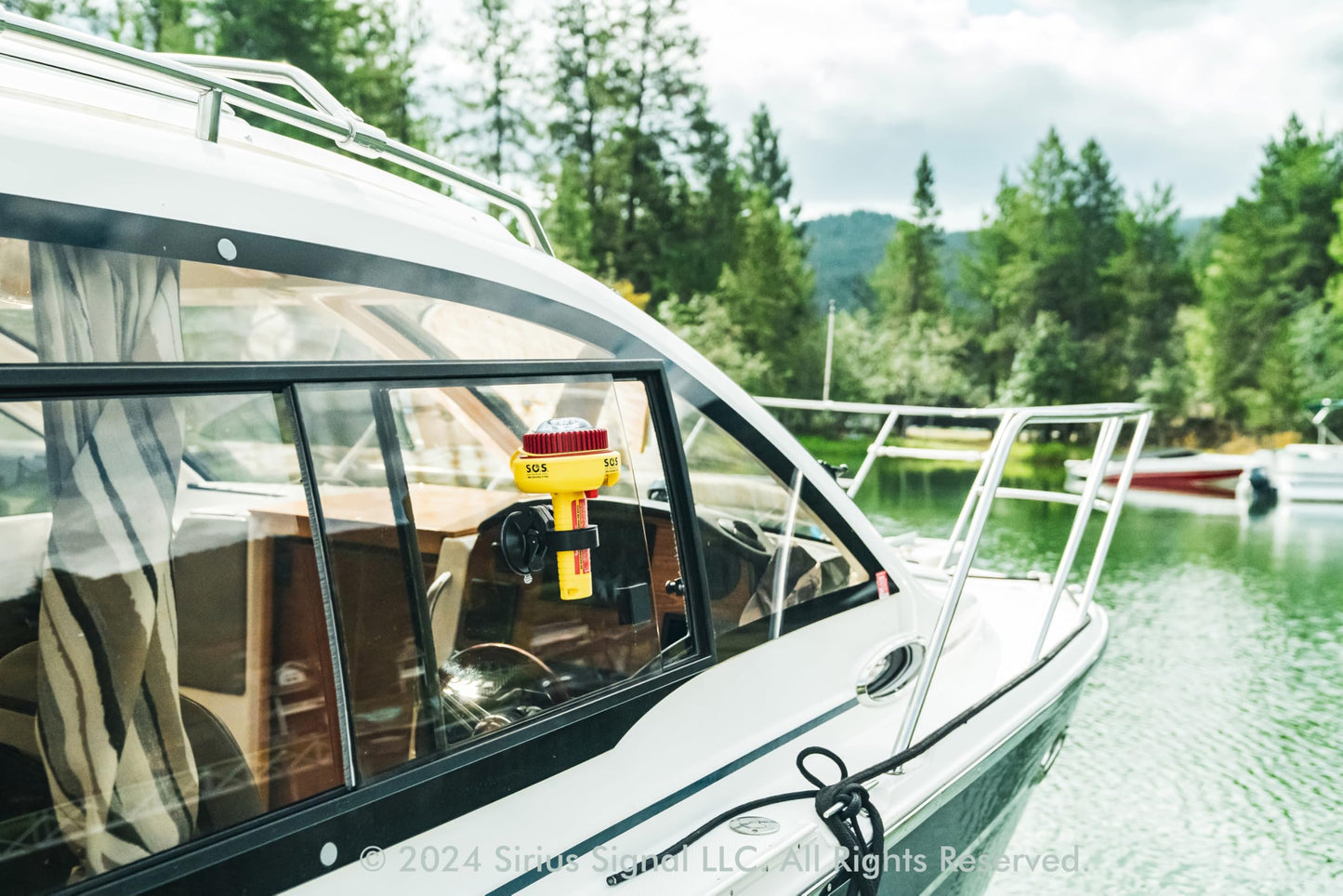 Sirius Signal C-1003 SOS LED Distress Signal - Electronic Flare Replacement, USCG Approved, Includes Daytime Flag & Whistle